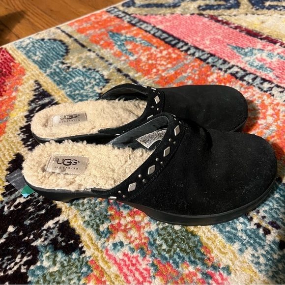 Ugg Fiona black studded suede shearling lined slip on clogs
Womens size 9.5 - Picture 3 of 8